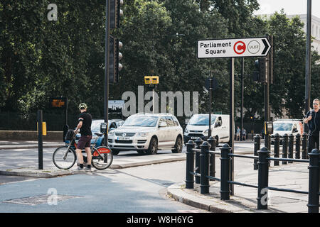 London, Großbritannien - 16 Juli, 2019: Beschilderung Richtung Ultra Low Emission Zone (ULEZ) in Pimlico, London. ULEZ wurde im Jahr 2019 eingeführt, damit ich Stockfoto