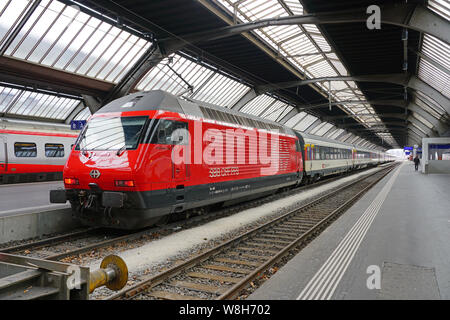 Zürich, Schweiz, 19. Mai 2019 - die Züge von den Schweizerischen Bundesbahnen SBB (Schweizerische Bundesbahnen) im Zürcher Hauptbahnhof. Stockfoto