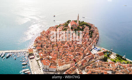 Die Altstadt von Rovinj, Istrien, Kroatien Reiseziel - schöne Luftaufnahme Stockfoto