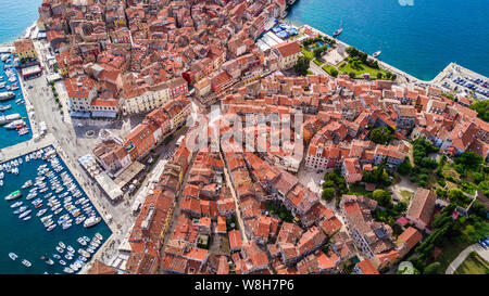 Die Altstadt von Rovinj, Istrien, Kroatien Reiseziel - schöne Luftaufnahme Stockfoto