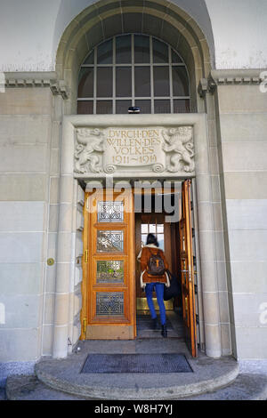 Zürich, Schweiz, 22. Mai 2019 - Ansicht von der Universität Zürich (UZH, Universität Zürich), Zürich, Schweiz. Es ist die größte Universität in S Stockfoto