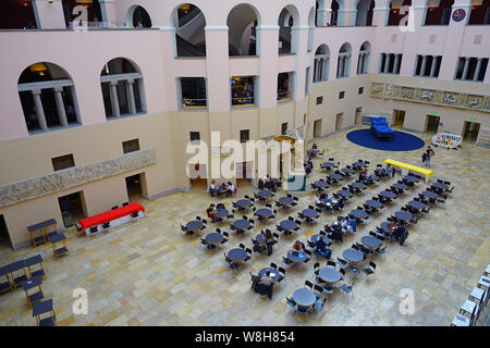 Zürich, Schweiz, 22. Mai 2019 - Ansicht von der Universität Zürich (UZH, Universität Zürich), Zürich, Schweiz. Es ist die größte Universität in S Stockfoto