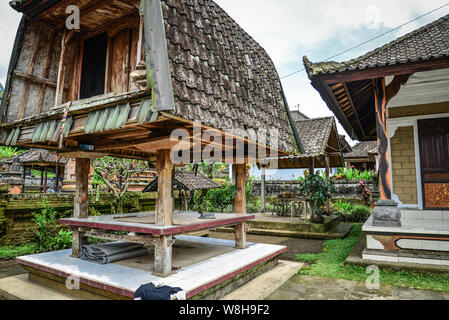 BALI, Indonesien - Januar 9, 2018: Traditionelles balinesisches Haus auf Bali, Indonesien Stockfoto