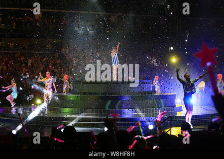 Taiwanesische Sängerin Jolin Tsai führt an der Shanghai Concert während Ihrer 'Play' World Tour in Shanghai, China, 18. Juli 2015. Stockfoto