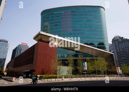 ---- Blick auf die Konzernzentrale von Cnooc (China National Offshore Oil Corporation) in Peking, China, 5. April 2015. Umsatz von China Stockfoto