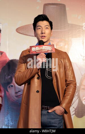 Chinesische Modell und Schauspieler Zhang Liang spricht bei einer Pressekonferenz für seinen Film "Emperor's Ferien" in Shanghai, China, 11. Februar 2015. Stockfoto