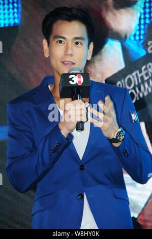 Taiwanesische Schauspieler Eddie Peng spricht während einer Werbeveranstaltung für Biotherm skincare Produkte in Schanghai, China, 12. August 2015. Stockfoto