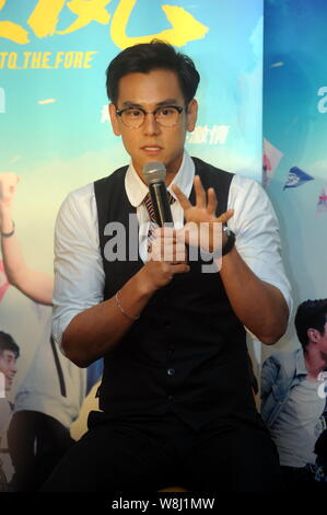 Taiwanesische Schauspieler Eddie Peng spricht bei einer Pressekonferenz für seinen Film "In den Vordergrund" in Shanghai, China, 13. August 2015. Stockfoto