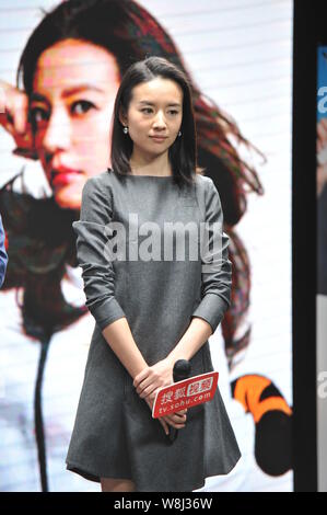 Chinesische Schauspielerin Dong Jie stellt während einer Pressekonferenz für Ihre TV-Drama 'Tiger Mom" in Peking, China, 10. April 2015. Stockfoto