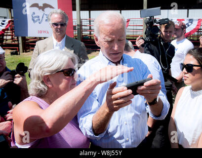 Clear Lake, Iowa, USA. 09 Aug, 2019. Vizepräsident Joe Biden besucht eine gemeinschaftliche Veranstaltung im Boone County Fairgrounds auf seinem Präsidentschaftswahlkampf Schwingen durch Central Iowa. Credit: Brian Cahn/ZUMA Draht/Alamy leben Nachrichten Stockfoto