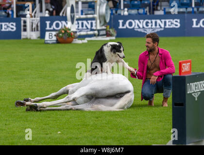 Dublin, Irland. 09 Aug, 2019. Santi Serra führt mit seiner Pferde an der Dublin Horse Show 2019 Quelle: John Rymer/Alamy leben Nachrichten Stockfoto