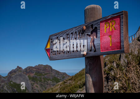 Wandern Wegweiser auf der Insel Madeira Stockfoto