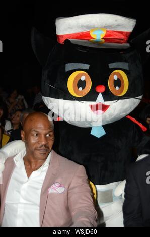 Pensionierten amerikanischen Boxer Mike Tyson besucht eine Veranstaltung von Shanghai Film Group Corporation während des 18. Shanghai International Film Festival in Shanghai. Stockfoto