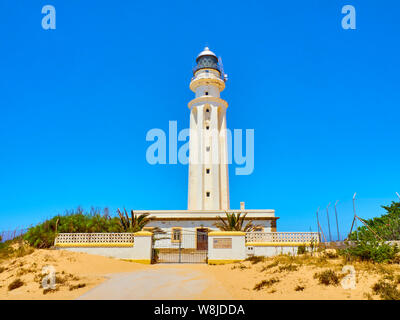 Barbate, Spanien - 26. Juni 2019. Trafalgar Leuchtturm des Cabo de Trafalgar Kap Naturpark. Barbate, Conil de la Frontera, Cadiz. Andalusien, Spanien. Stockfoto