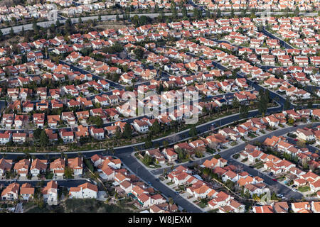 Luftaufnahme von suburban San Fernando Valley Gehäuse im Porter Ranch Bereich von Los Angeles, Kalifornien. Stockfoto