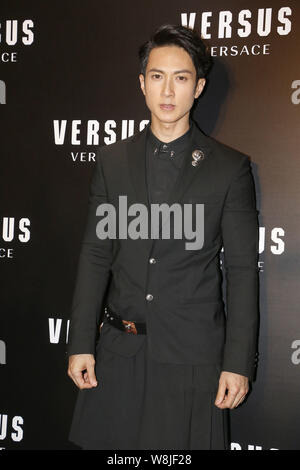 Bruneian Schauspieler Wu Chun stellt während der Eröffnungsfeier für neue Versus Versace Store in Hongkong, China, 28. Mai 2015. Stockfoto