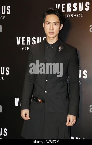 Bruneian Schauspieler Wu Chun stellt während der Eröffnungsfeier für neue Versus Versace Store in Hongkong, China, 28. Mai 2015. Stockfoto