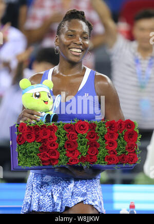 Venus Williams aus den Vereinigten Staaten reagiert, als sie die 700-Sieg ihrer Karriere nach dem Sieg über Julia Goerges Deutschlands in ihre zweite feiert - Stockfoto