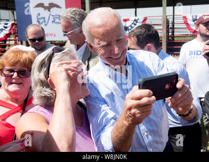 Clear Lake, Iowa, USA. 09 Aug, 2019. Vizepräsident Joe Biden besucht eine gemeinschaftliche Veranstaltung im Boone County Fairgrounds auf seinem Präsidentschaftswahlkampf Schwingen durch Central Iowa. Credit: Brian Cahn/ZUMA Draht/Alamy leben Nachrichten Stockfoto