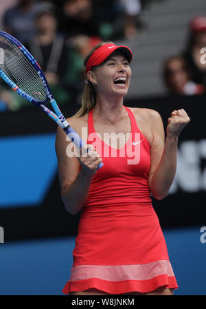 Maria Sharapova von Russland reagiert, nachdem Sie gegen Eugenie Bouchard von Kanada in singles ihre Frauen Viertelfinalegleichen der 2015 australischen O Stockfoto