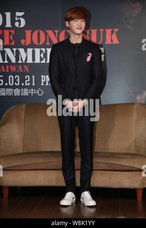 Koreanische Schauspieler Lee Jong-suk Lächeln auf einer Pressekonferenz für einen Fan treffen in Taipei, Taiwan, 21. März 2015. Stockfoto