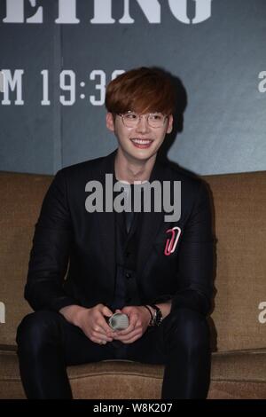 Koreanische Schauspieler Lee Jong-suk Lächeln auf einer Pressekonferenz für einen Fan treffen in Taipei, Taiwan, 21. März 2015. Stockfoto