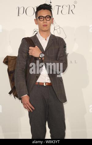 Taiwanesische Schauspieler Kai Ko stellt während einer Pressekonferenz für Porter Internationale in Taipei, Taiwan, 6. Januar 2015. Stockfoto