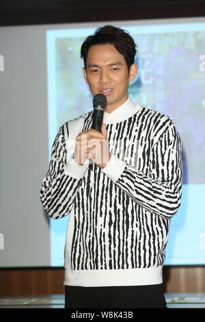 Hong Kong Schauspieler Wallace Chung spricht während seiner Fotoausstellung in Taipei, Taiwan, 5. Januar 2015. Stockfoto