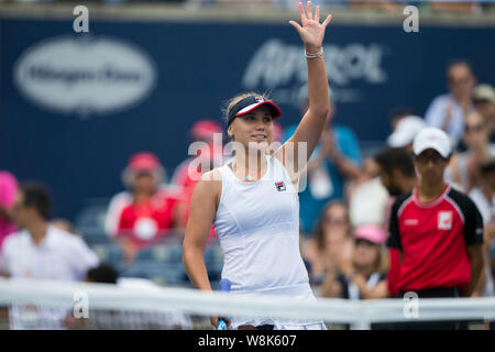 Toronto, Kanada. 9 Aug, 2019. Sofia Kenin der Vereinigten Staaten feiert Sieg nach dem Viertelfinale der Damen Einzel gegen Elina Svitolina der Ukraine am 2019 Rogers Schale in Toronto, Canada, Jan. 9, 2019. Credit: Zou Zheng/Xinhua/Alamy leben Nachrichten Stockfoto