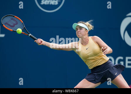 Toronto, Kanada. 9 Aug, 2019. Elina Svitolina der Ukraine liefert den Ball gegen Sofia Kenin der Vereinigten Staaten während die Viertelfinale der Frauen singles am 2019 Rogers Schale in Toronto, Canada, Jan. 9, 2019. Credit: Zou Zheng/Xinhua/Alamy leben Nachrichten Stockfoto