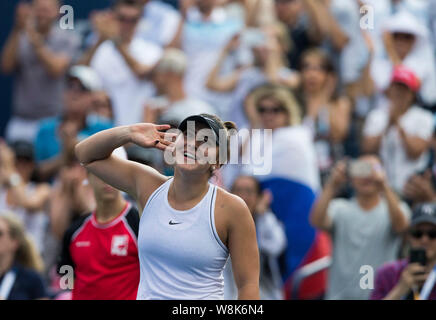 Toronto, Kanada. 9 Aug, 2019. Bianca Andreescu von Kanada feiert Sieg nach dem Viertelfinale der Damen Einzel gegen Karolina Pliskova der Tschechischen Republik im Jahr 2019 Rogers Schale in Toronto, Canada, Jan. 9, 2019. Credit: Zou Zheng/Xinhua/Alamy leben Nachrichten Stockfoto