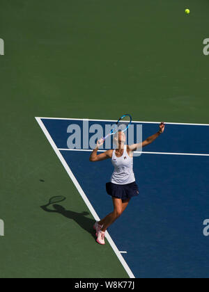 Toronto, Kanada. 9 Aug, 2019. Karolina Pliskova der Tschechischen Republik gegen Bianca Andreescu von Kanada im Viertelfinale der Frauen singles am 2019 Rogers Schale in Toronto, Canada, Jan. 9, 2019. Credit: Zou Zheng/Xinhua/Alamy leben Nachrichten Stockfoto