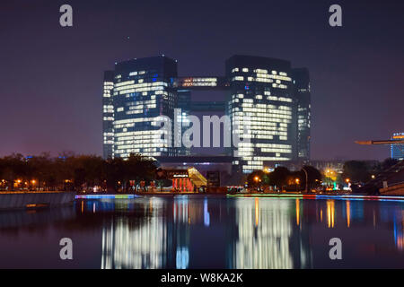 Nacht Blick auf die Gebäude in qianjiang neue Stadt in Hangzhou City, East China Zhejiang provinz, 25. Oktober 2014. Stockfoto