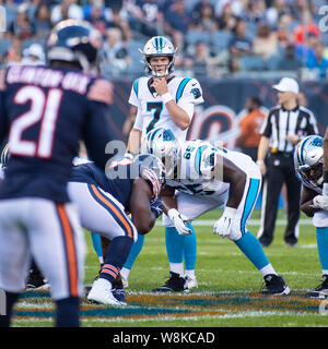 August 08, 2019: Chicago, Illinois, USA - Leoparden Quarterback #7 Kyle Allen in Aktion während der NFL preseason Spiel zwischen den Carolina Panthers und Chicago Bears im Soldier Field in Chicago, IL. Fotograf: Mike Wulf Stockfoto