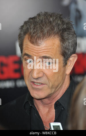 LOS ANGELES, Ca. Januar 26, 2010: Mel Gibson am Los Angeles Premiere seines neuen Films "Edge Of Darkness" am Grauman's Chinese Theater, Hollywood. © 2010 Paul Smith/Featureflash Stockfoto