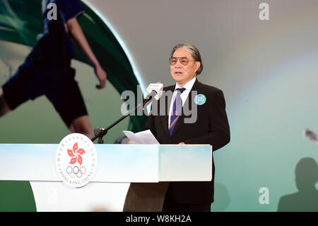 Hong Kong tycoon Timothy Fok Tsun-Ting liefert eine Rede während der 2015 Hong Kong Sport Star Awards in Hongkong, China, 21. März 2016. Stockfoto