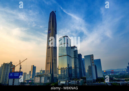 Anzeigen von Wolkenkratzern und Hochhäusern in Futian District, Shenzhen, die südchinesische Provinz Guangdong, 27. Februar 2016. Stockfoto