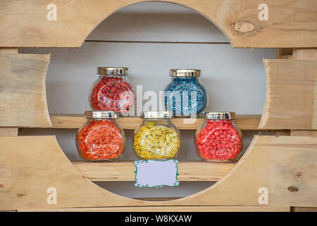 Saatgut und Melone beschichtet in Glasflaschen. Stockfoto