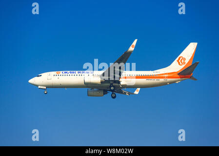 --FILE - eine Boeing 737-800 Passenger Jet von OK bereitet Airways am Internationalen Flughafen Shenzhen Baoan in Shenzhen City, South China Guan Stockfoto