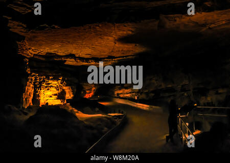 Labyrinthe und Kammern im Inneren Grand, düsteren Mammoth Caves National Park Stockfoto