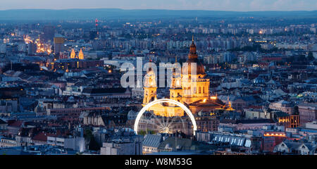 Panoramablick, Budapest City Skyline und die St.-Stephans-Basilika in der Dämmerung Stockfoto