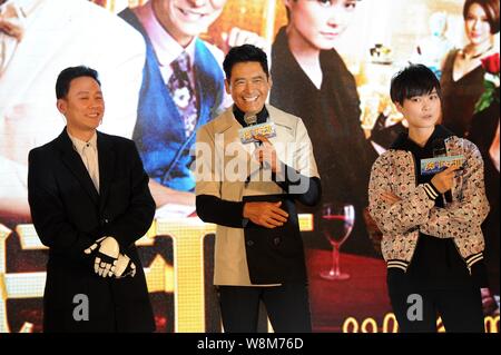 (Von links) Chinesische dubbing Schauspieler Chen Hao, Hong Kong Schauspieler Chow Yun-fat, chinesische Sängerin und Schauspielerin Li Yuchun auf einer Pressekonferenz teilnehmen zu fördern. Stockfoto