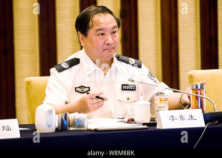 ------ Li Dongsheng, dann Stellvertretender Minister für öffentliche Sicherheit von China, nimmt an einem Treffen in Nanjing, Provinz Jiangsu, China, 19. Juni 2012. Stockfoto
