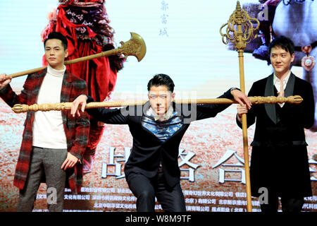 (Von links) Hong Kong Schauspieler Law Chung-Ihm, besser bekannt als ihm Recht, und Aaron Kwok, chinesische Schauspieler Feng Shaofeng nehmen an einer Pressekonferenz zu fördern. Stockfoto