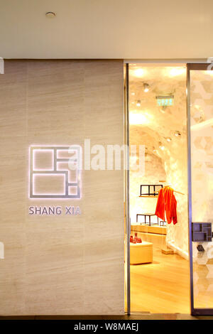 ---- Blick auf die Shang Xia Boutique von Hermes an der Hong Kong Plaza in Shanghai, China, 2. November 2010. - - CHINA - - Verkauf von internationalen Lux Stockfoto