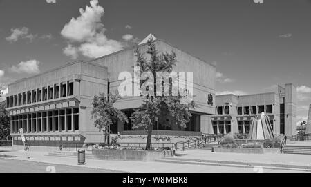 Brantford Rathaus. Das Gebäude ist mit 100 Wellington Square entfernt. Von Michael Kopsa entworfen und 1967 erbaut, Brutalist architektonisches Design Stockfoto