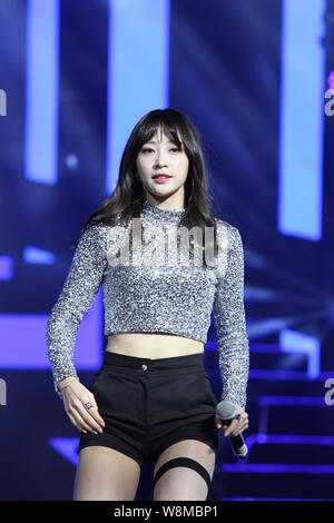 Ahn Hee-yeon, besser bekannt unter ihrem Künstlernamen Hani bekannt, der Koreanischen Mädchen Gruppe EXID führt auf der Fashion Crowd Herausforderung 2016 FCC (2016) in Shanghai. Stockfoto