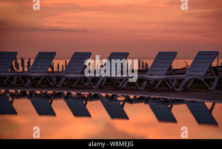 Sommer Urlaub - tolle Atmosphäre am Meer an der Küste des Schwarzen Meeres in Bulgarien - strahlender Sonnenschein, Sandstrände, schöne Bild Stockfoto