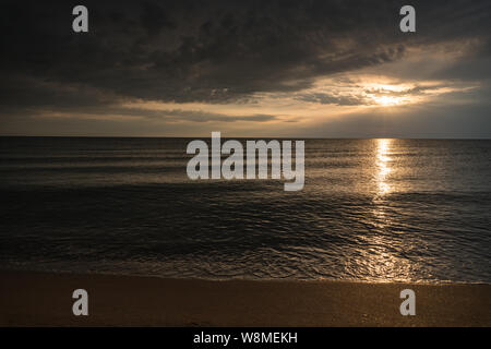 Sommer Urlaub - tolle Atmosphäre am Meer an der Küste des Schwarzen Meeres in Bulgarien - strahlender Sonnenschein, Sandstrände, schöne Bild Stockfoto