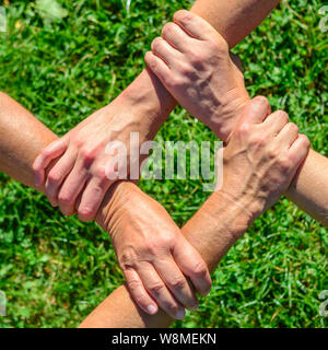 Eine Zeichenfolge, die den Anschluss innerhalb eines Teams Stockfoto